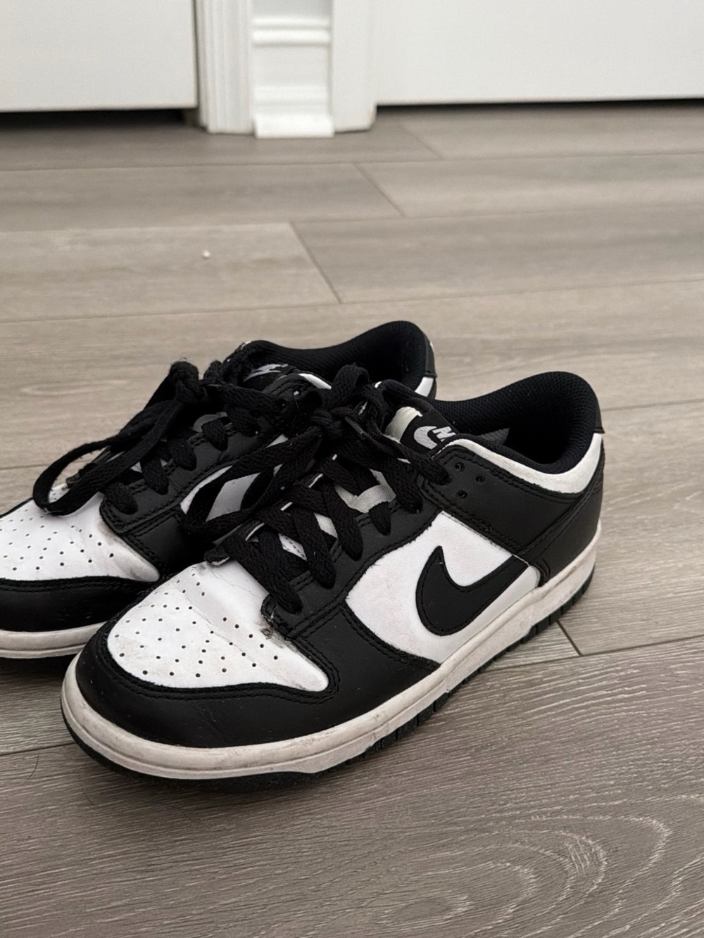 Nike Kids Low-Top Black and White Sneakers